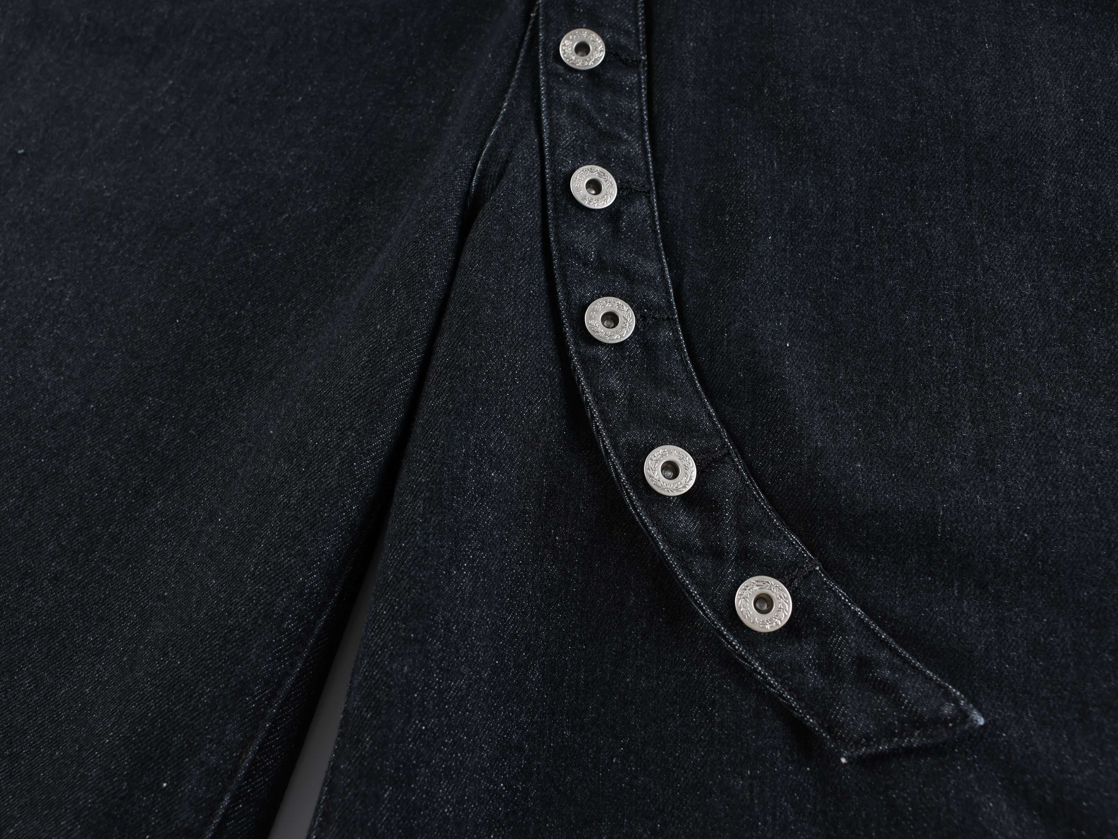 3-6-5.shop “Arc Button Wide Denim Shorts”