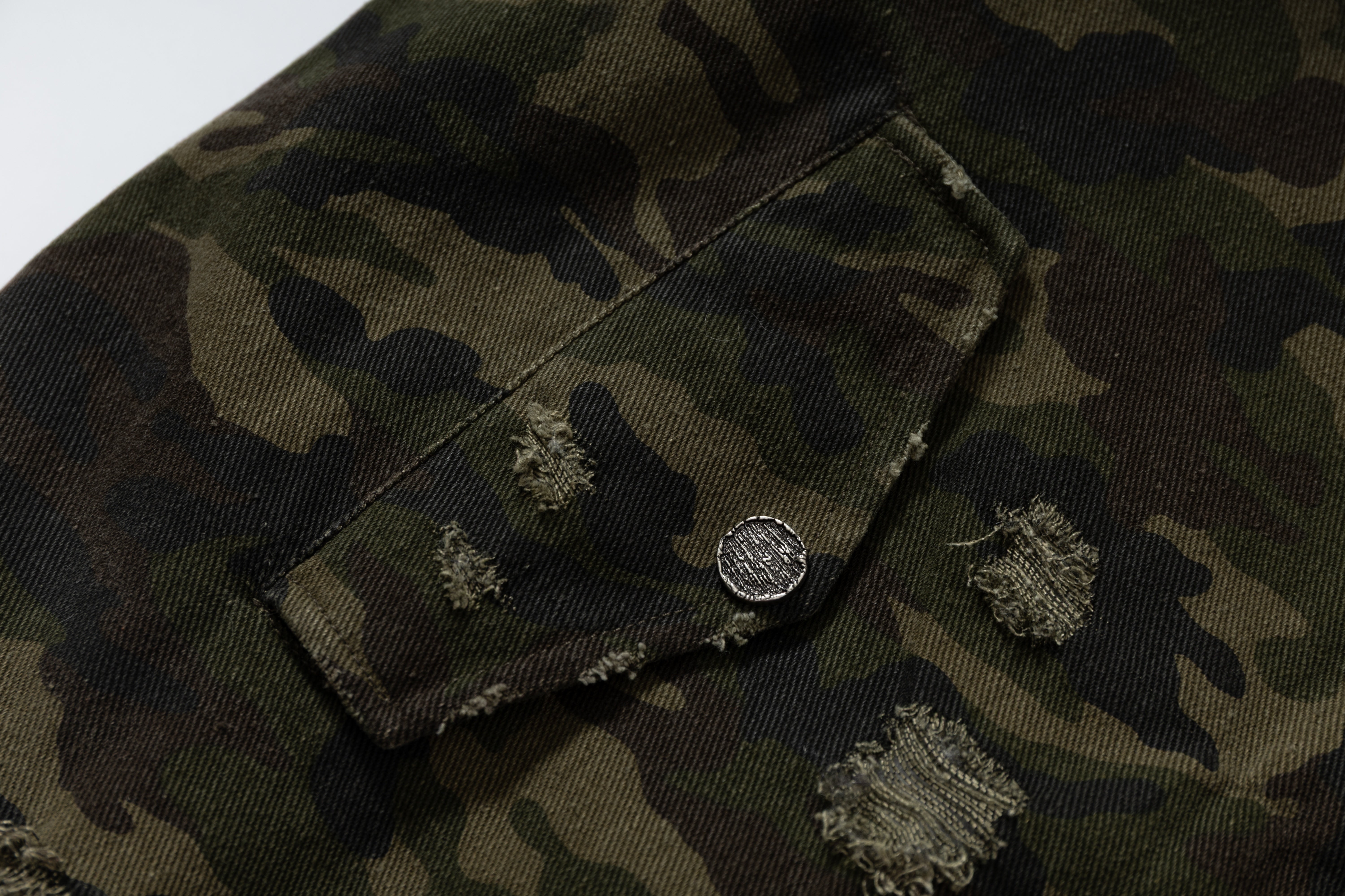 3-6-5.shop Camo Hook Detail Distressed Jacket