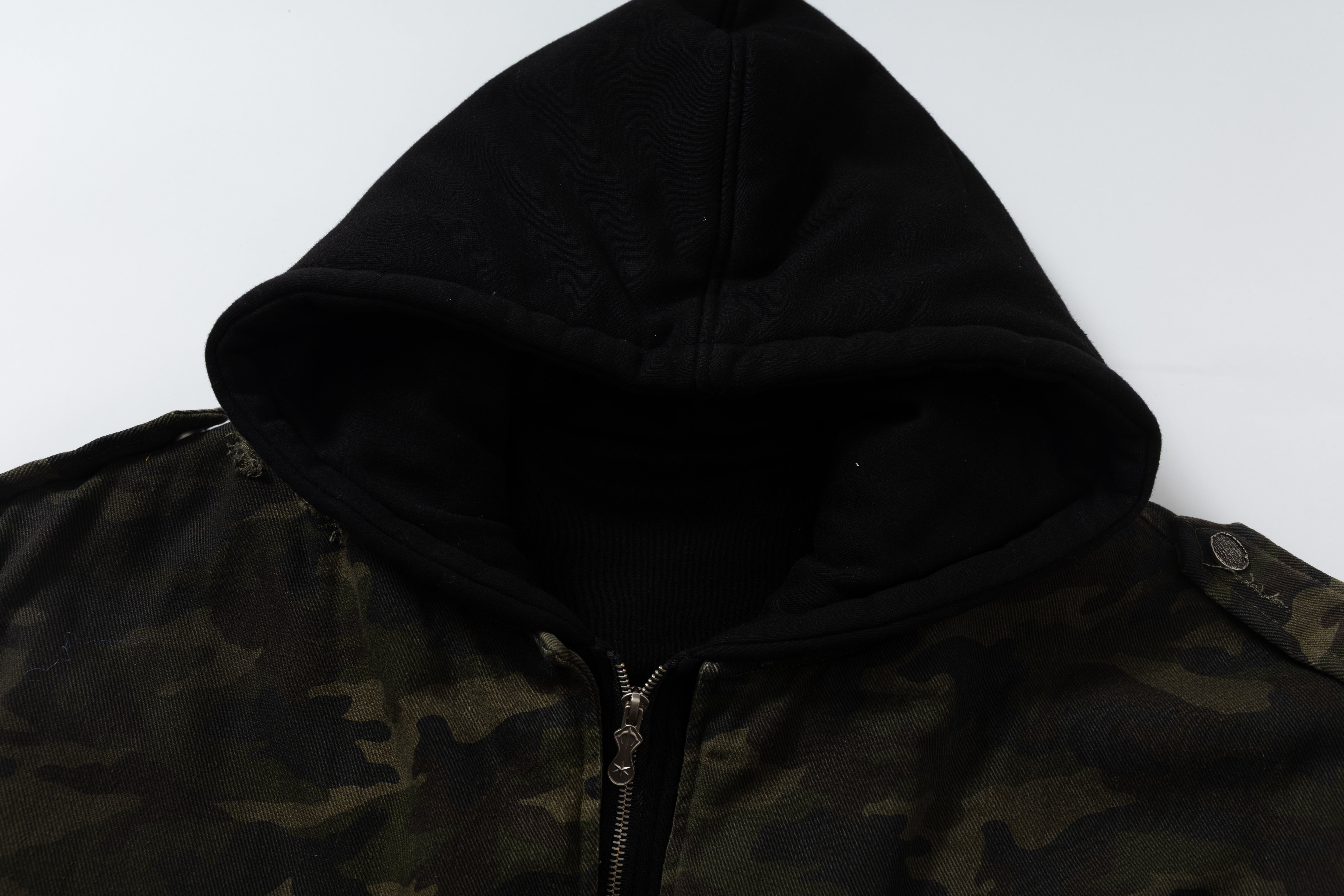3-6-5.shop Camo Hook Detail Distressed Jacket
