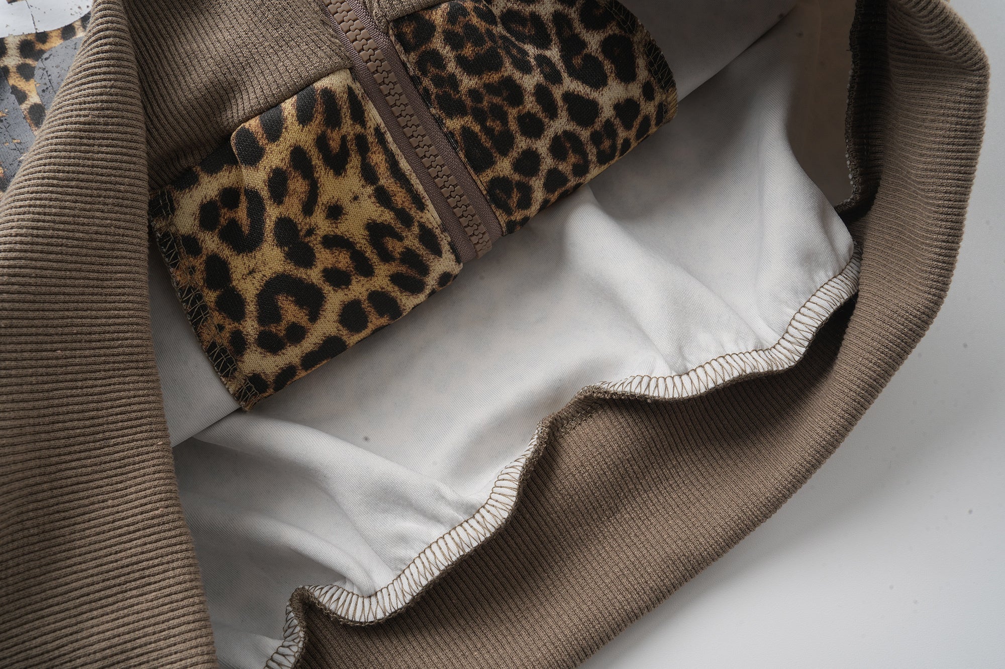 3-6-5.shop Leopard Graphic Zip-Up Hoodie