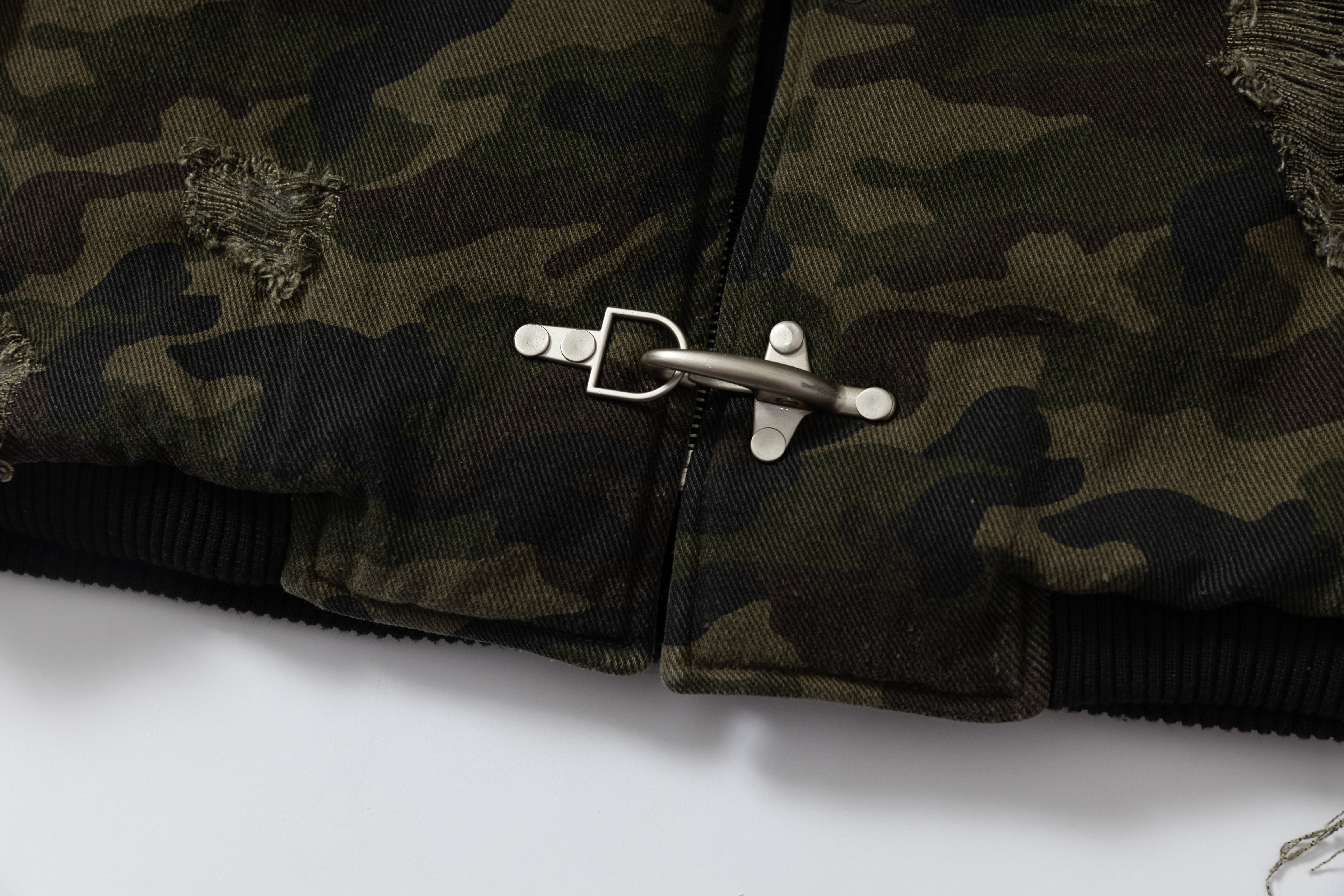 3-6-5.shop Camo Hook Detail Distressed Jacket
