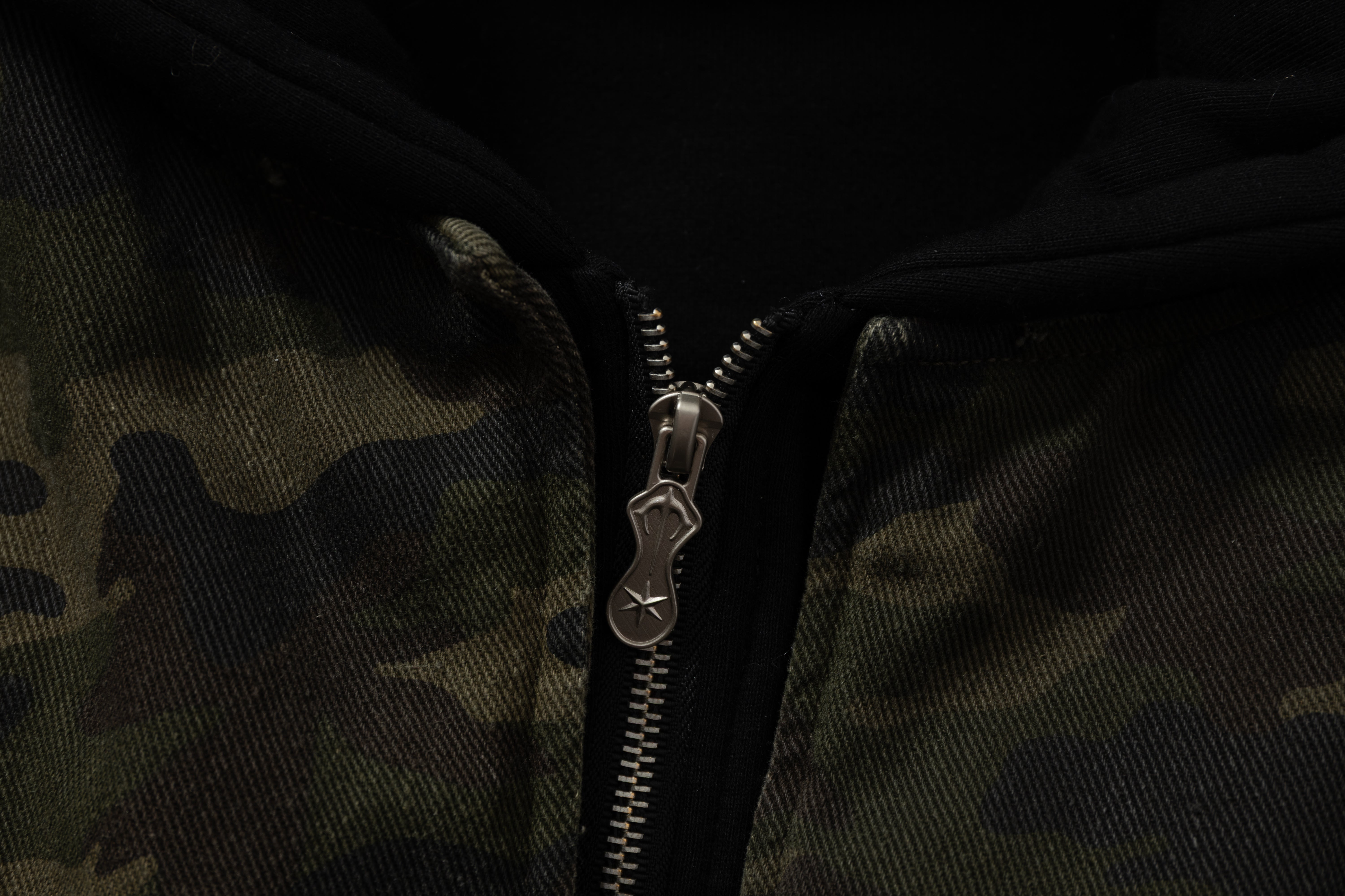 3-6-5.shop Camo Hook Detail Distressed Jacket
