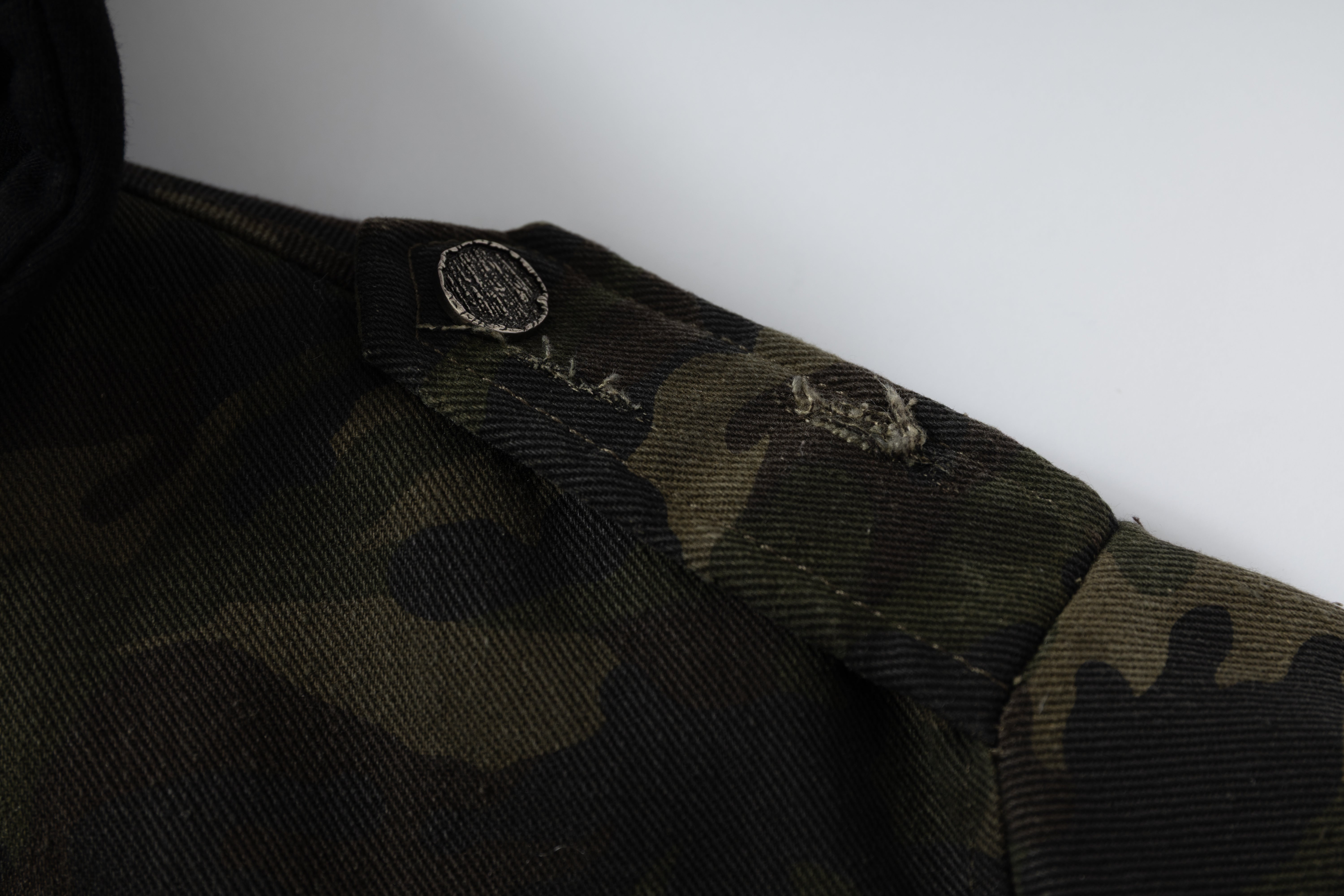 3-6-5.shop Camo Hook Detail Distressed Jacket